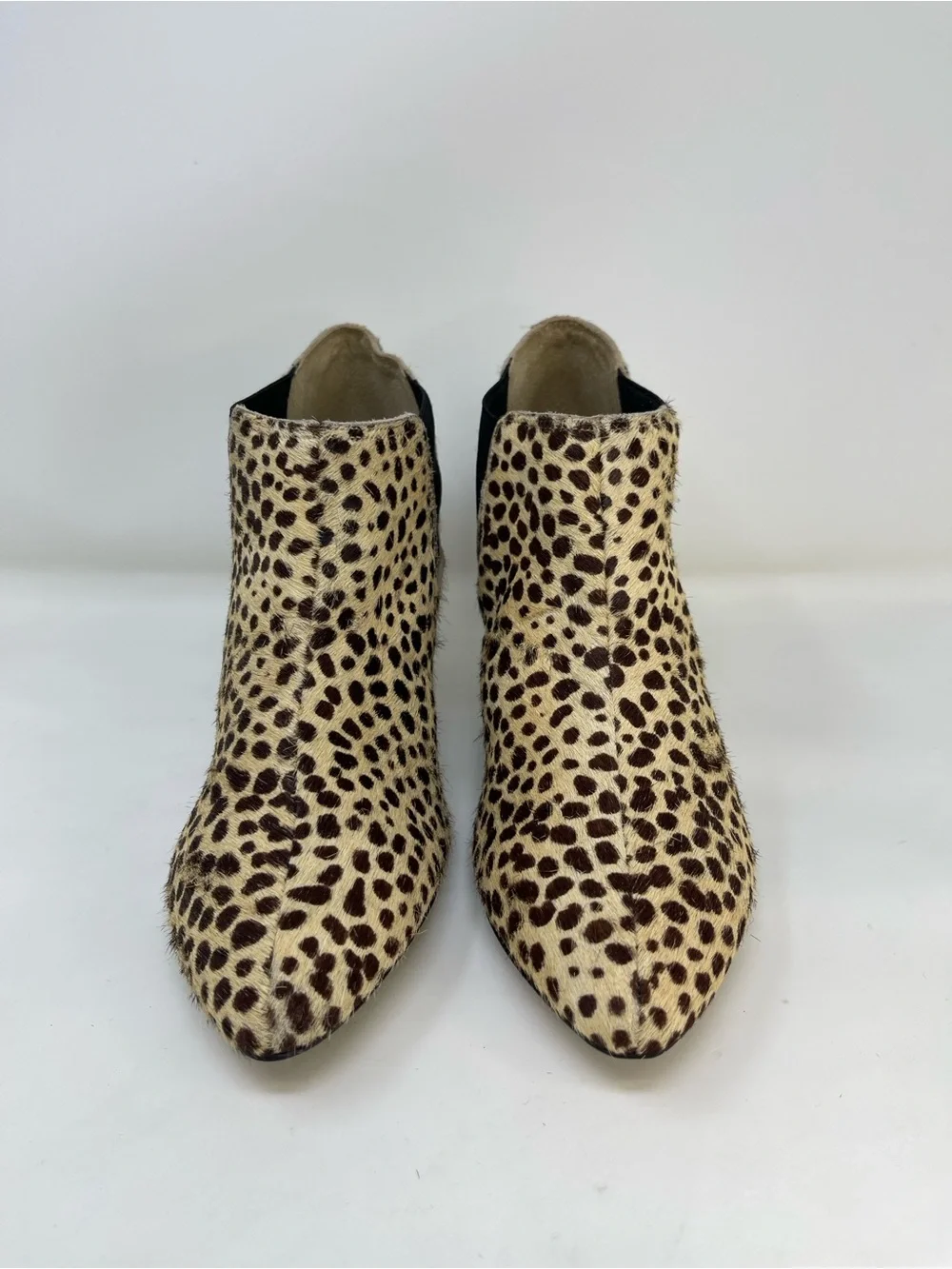NWOB Matisse Brynn genuine calf hair Chelsea Kitten Heel Ankle Booties size 9